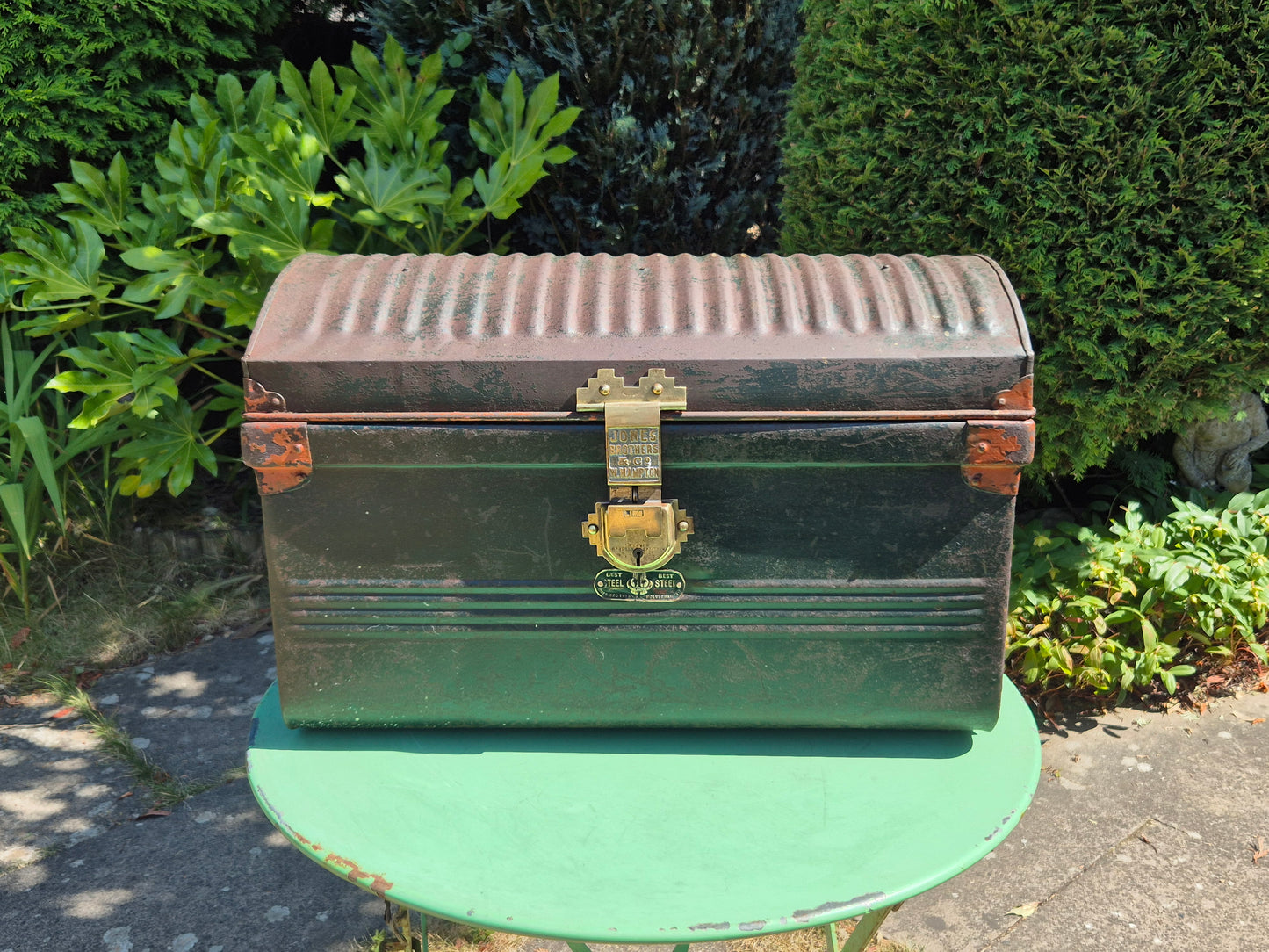 Vintage Tin Trunk Jones Bros - In The Malthouse Collective Stroud GL6 6NU
