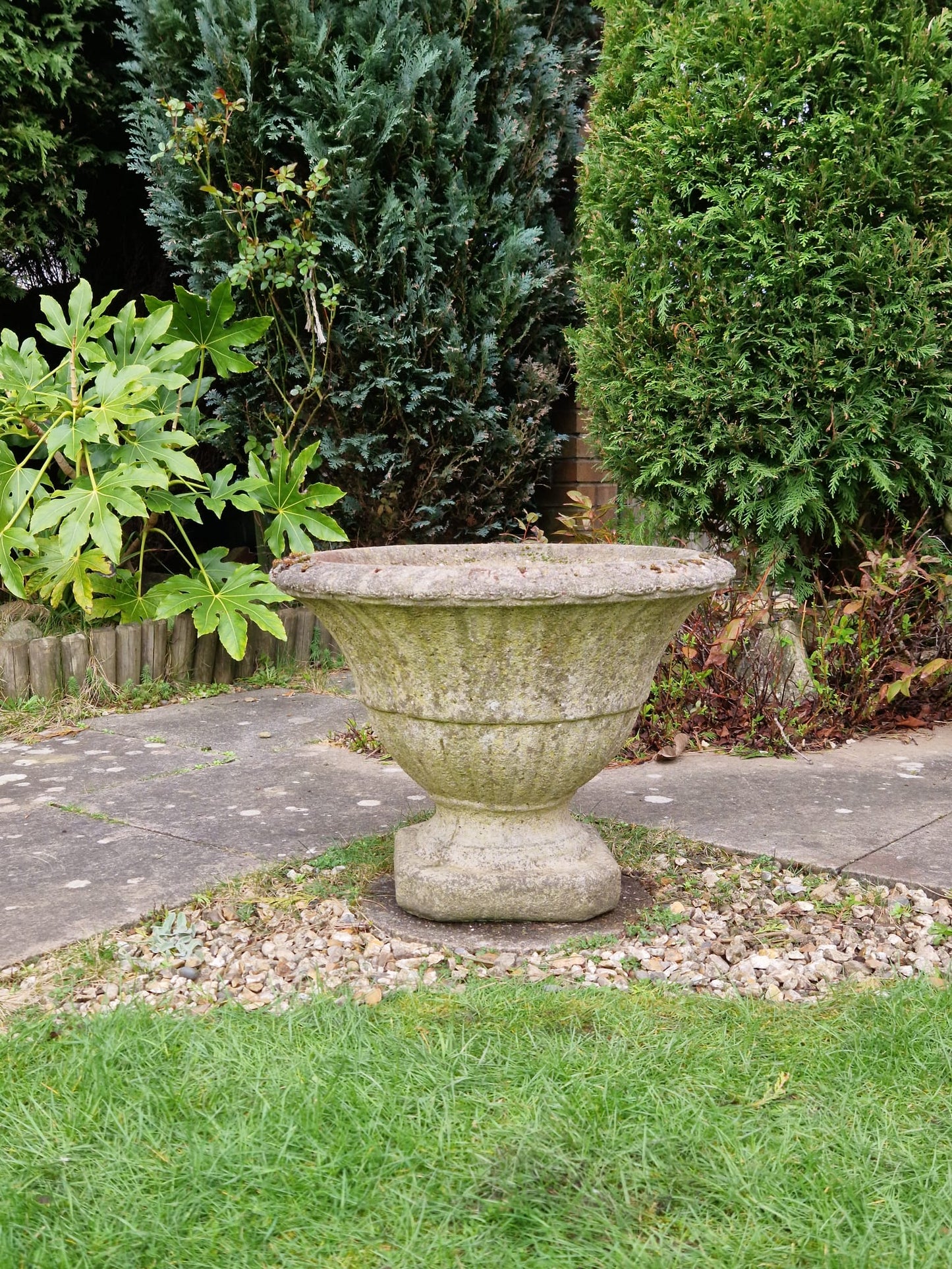 Beautiful Vintage Garden Urn Planter Trough