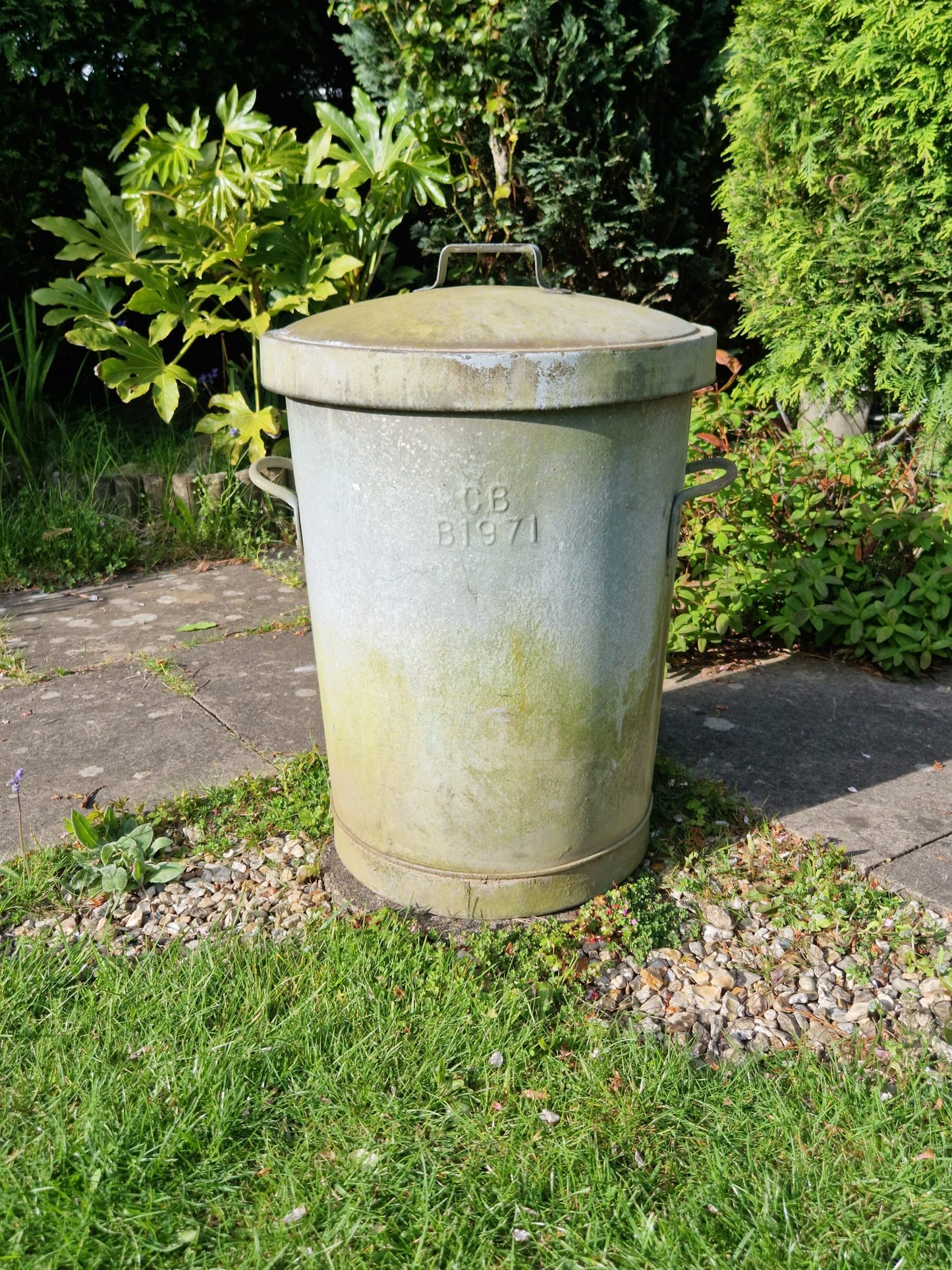 Vintage galvanised Heavy Duty Dustbin With Lid & Handles Dated 1971