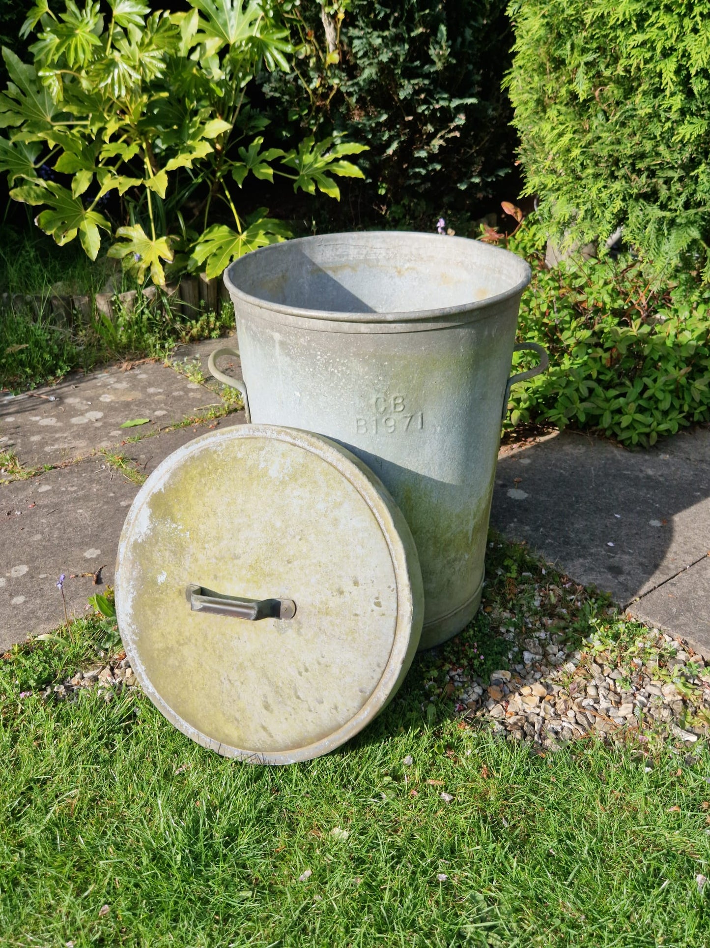 Vintage galvanised Heavy Duty Dustbin With Lid & Handles Dated 1971