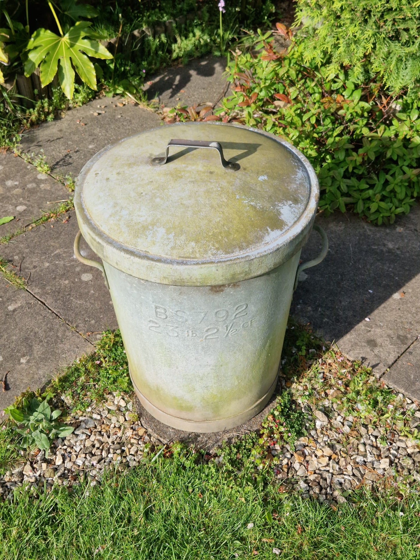 Vintage galvanised Heavy Duty Dustbin With Lid & Handles Dated 1971