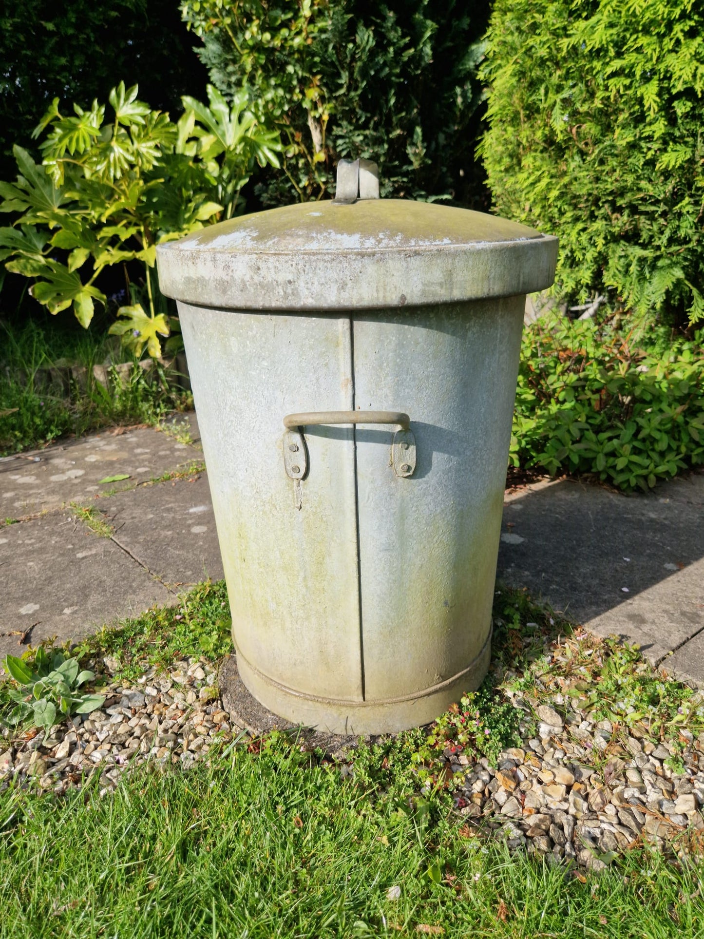 Vintage galvanised Heavy Duty Dustbin With Lid & Handles Dated 1971